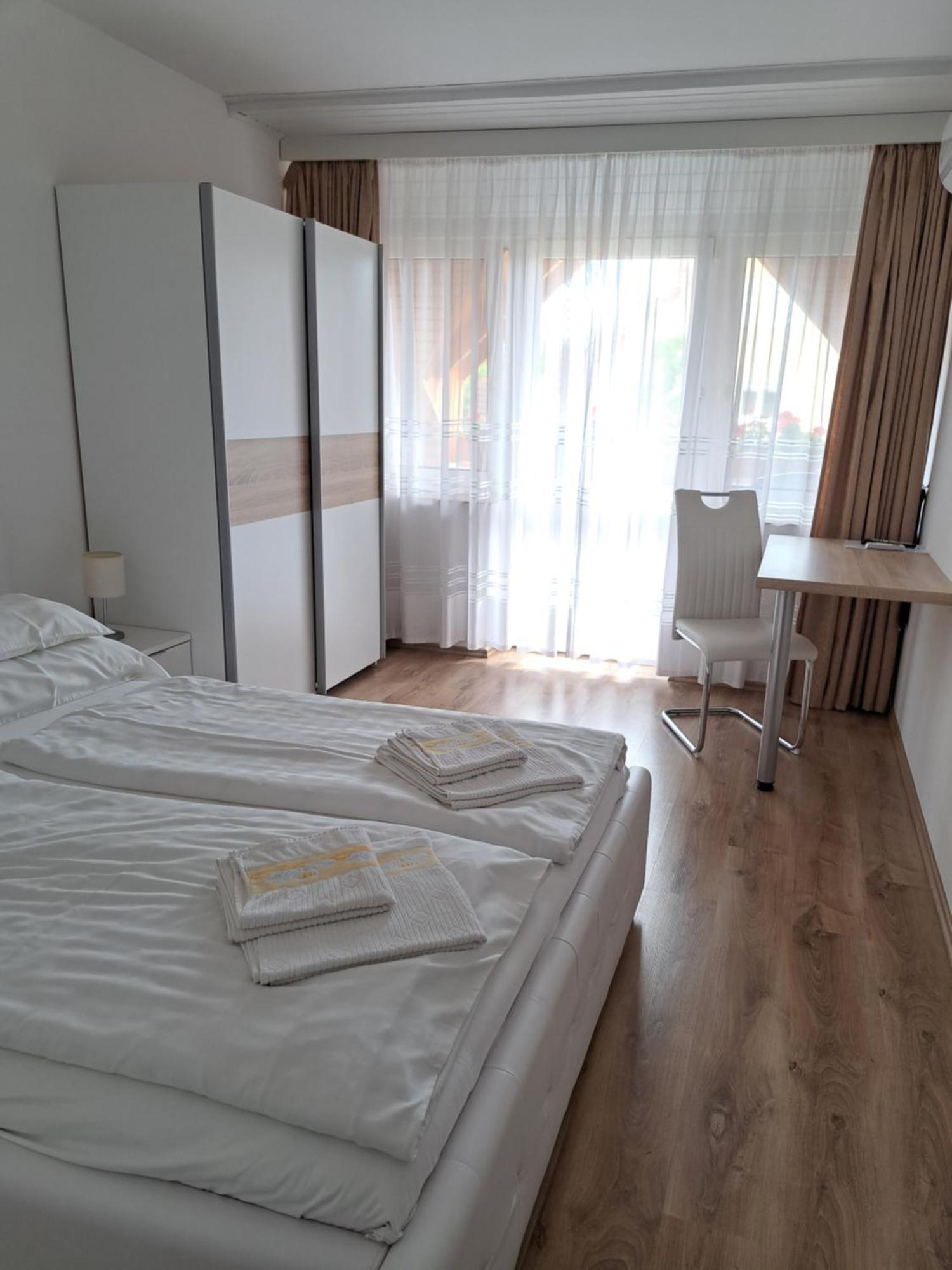 Emma Apartman Harkany Room photo